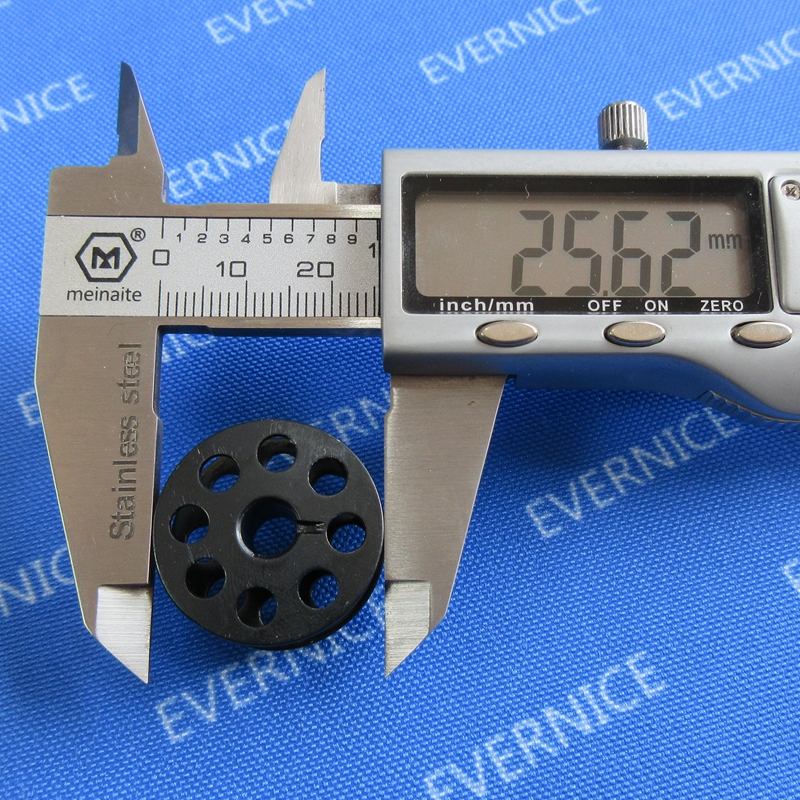 2 LARGE BOBBIN CASE+20 BOBBINS - Sewing Machine Yarn avaliação e preço